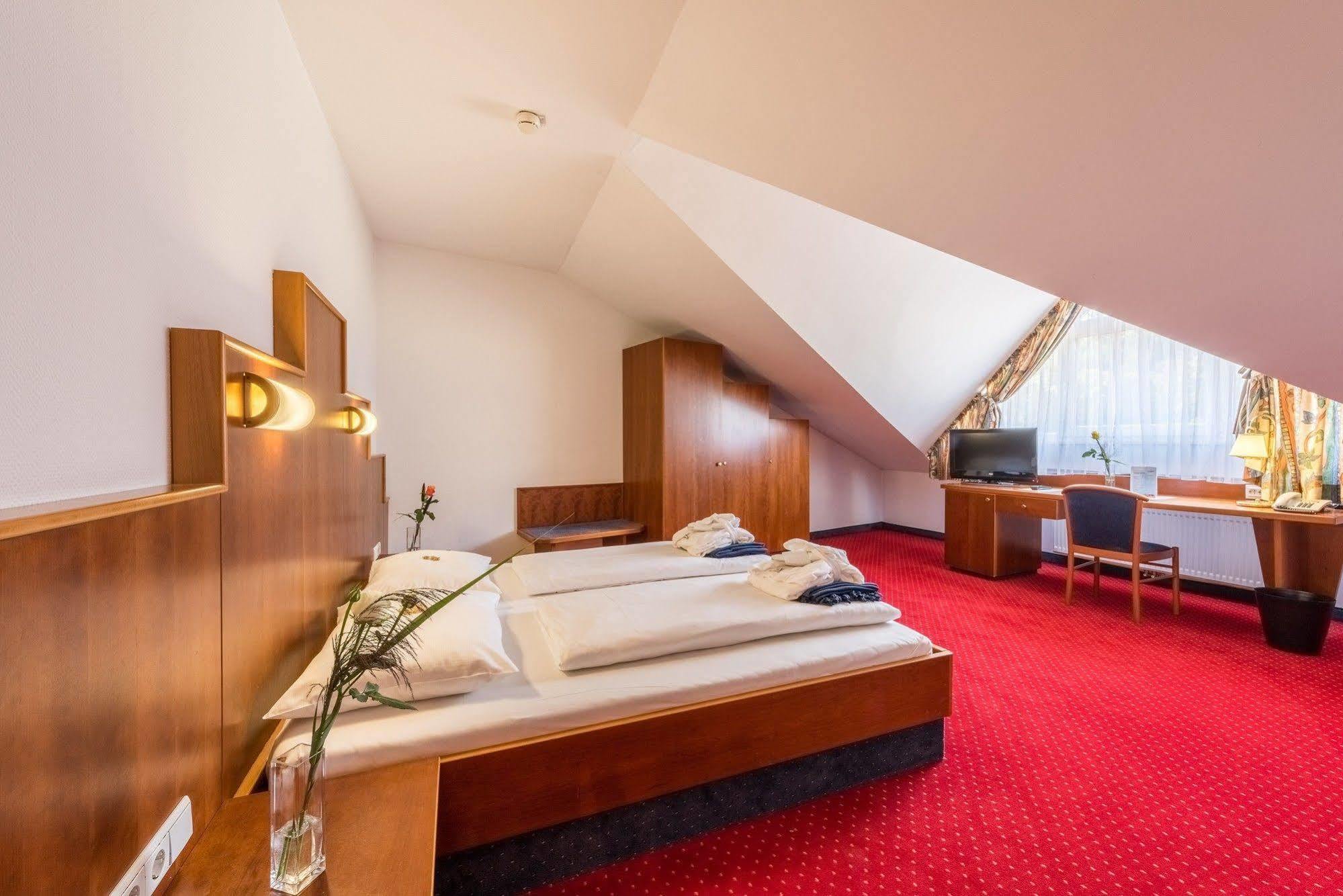 Hotel Paradies Грац Экстерьер фото