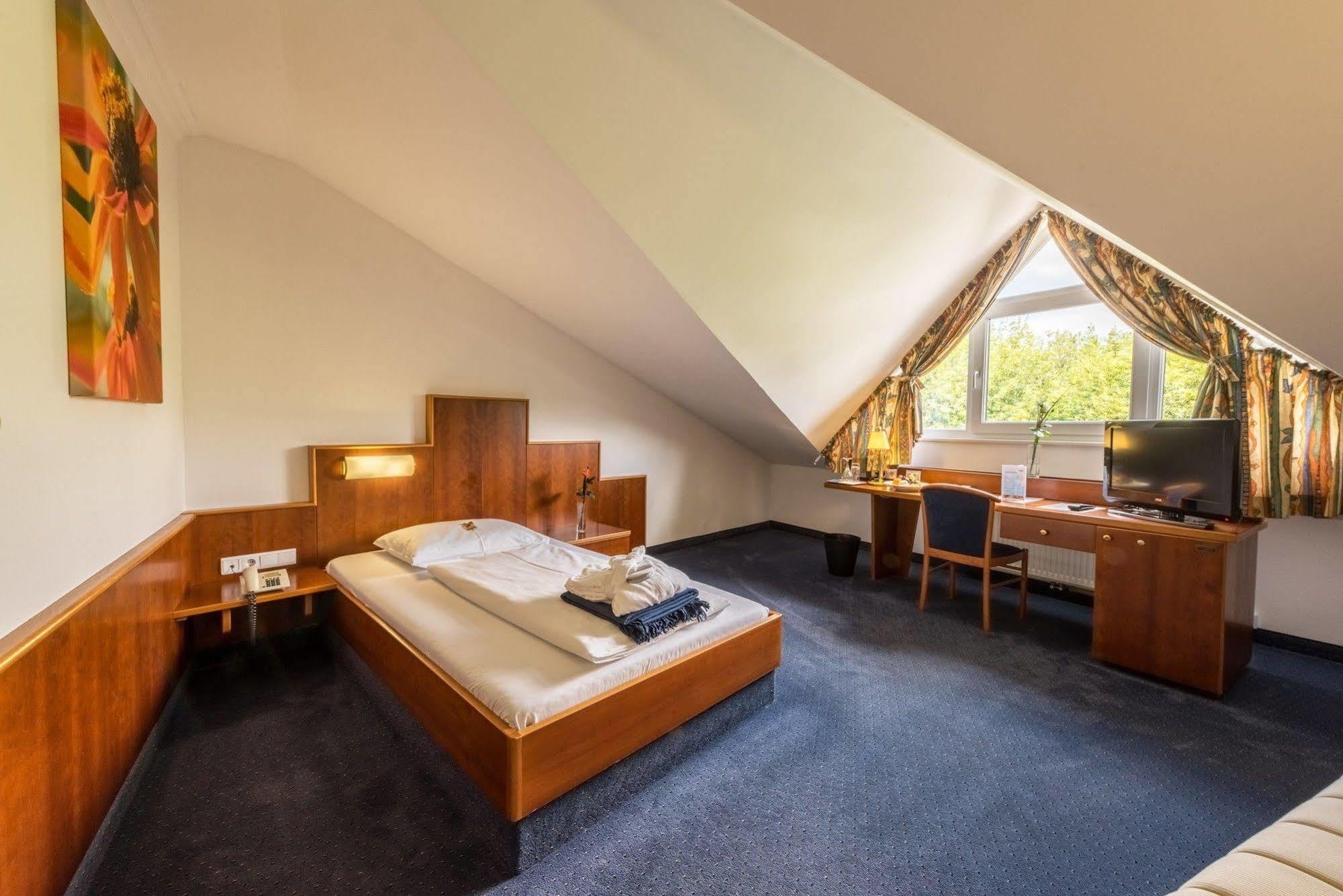 Hotel Paradies Грац Экстерьер фото