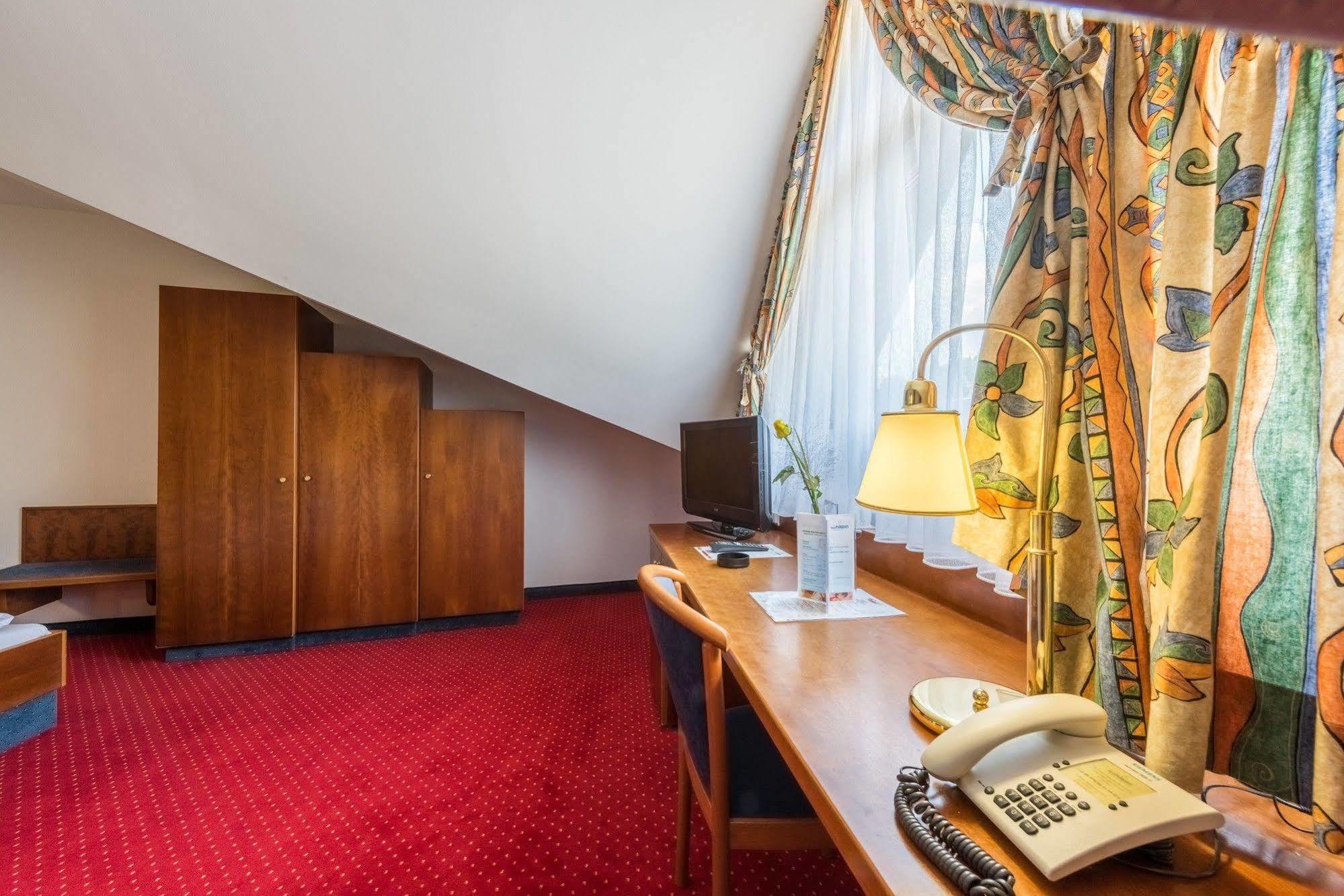Hotel Paradies Грац Экстерьер фото