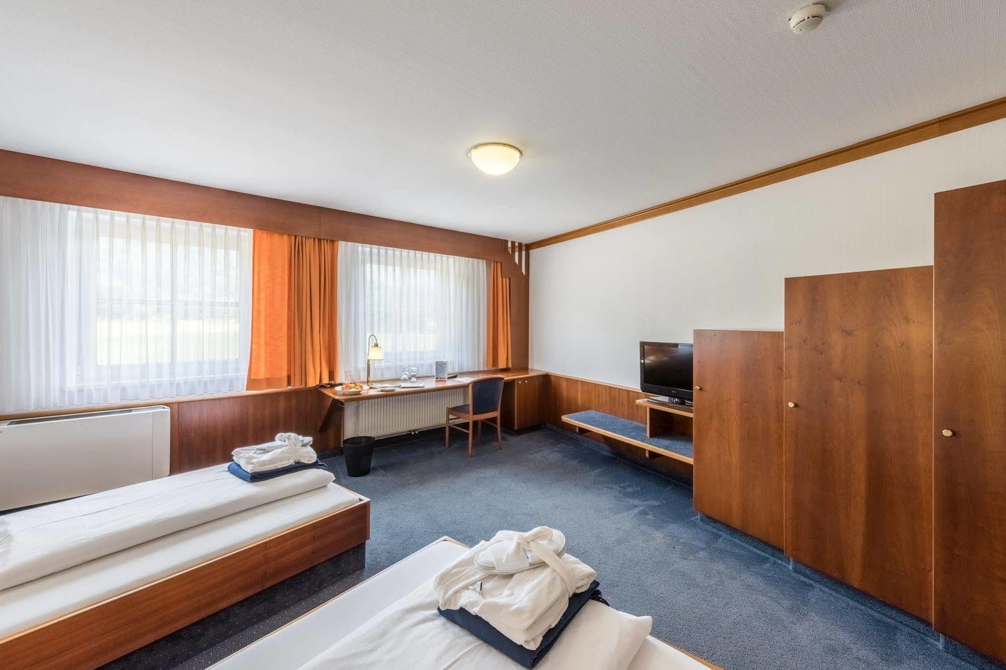 Hotel Paradies Грац Экстерьер фото